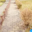 Gepflasterter Weg im Garten von Erika Ring in Landstuhl